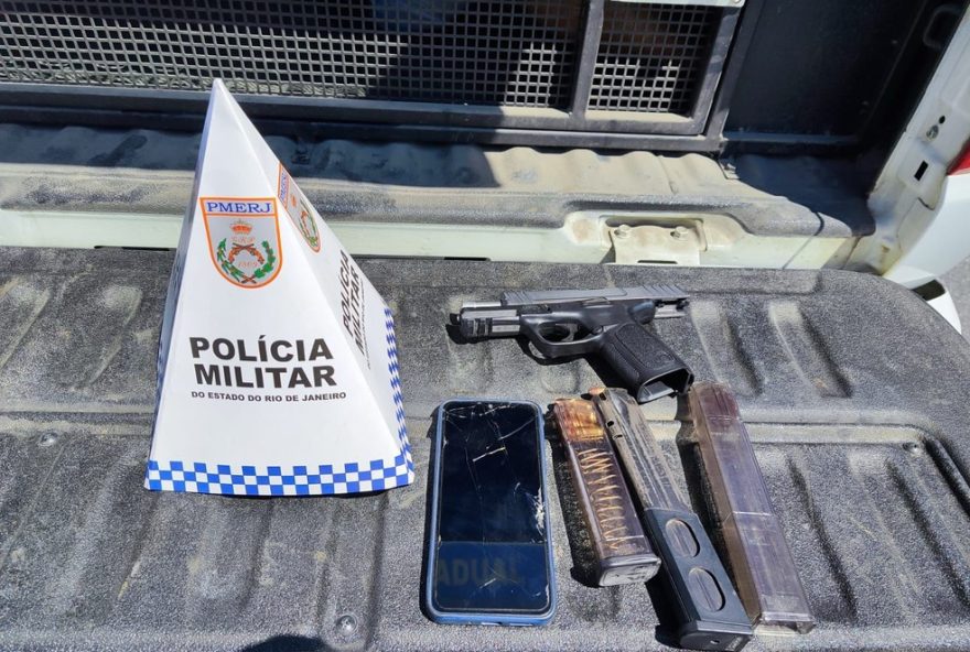confronto-de-milicianos-em-praca-de-seropedica3A-um-morto-e-dois-presos