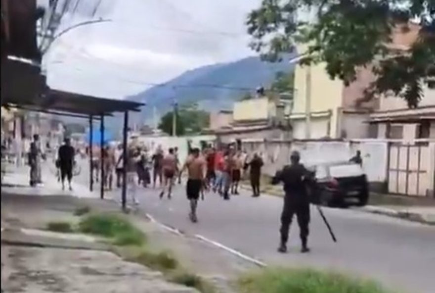 confronto-decisivo-entre-fluminense-e-vasco-na-copa-do-brasil3A-homem-e-esfaqueado-em-briga-de-torcedores confronto-decisivo-entre-fluminense-e-vasco-na-copa-do-brasil3A-homem-e-esfaqueado-em-briga-de-torcedores