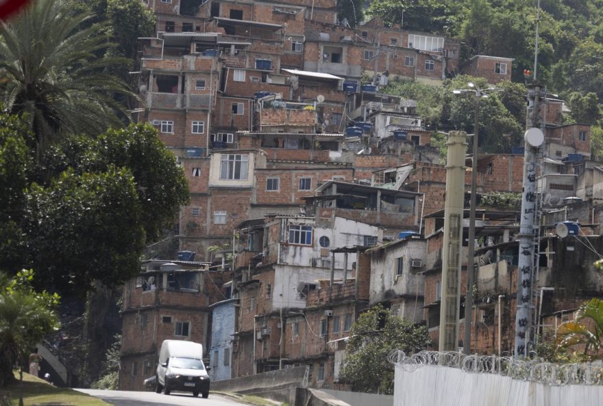 confronto-entre-faccoes-gera-tensao-no-morro-dos-macacos3A-pm-intensifica-acao-para-conter-violencia