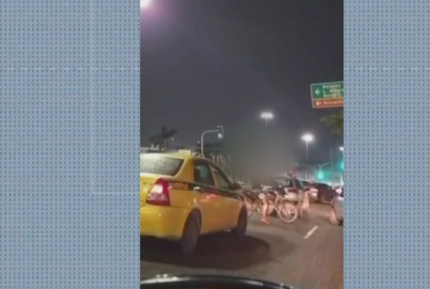 confronto-entre-milicianos-e-traficantes-na-taquara3A-homem-morre-em-tiroteio confronto-entre-milicianos-e-traficantes-na-taquara3A-homem-morre-em-tiroteio