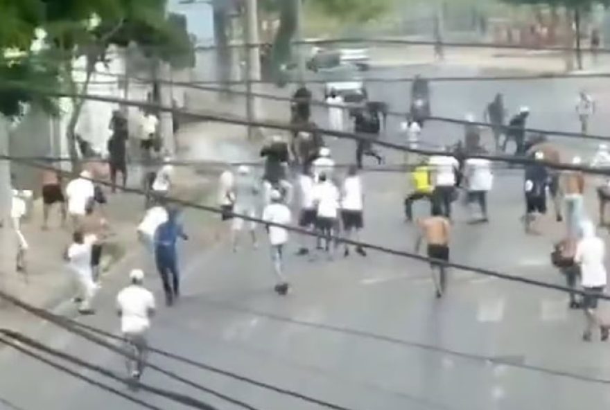 confronto-entre-torcedores-de-cruzeiro-e-galo-antes-de-classico3A-3-feridos