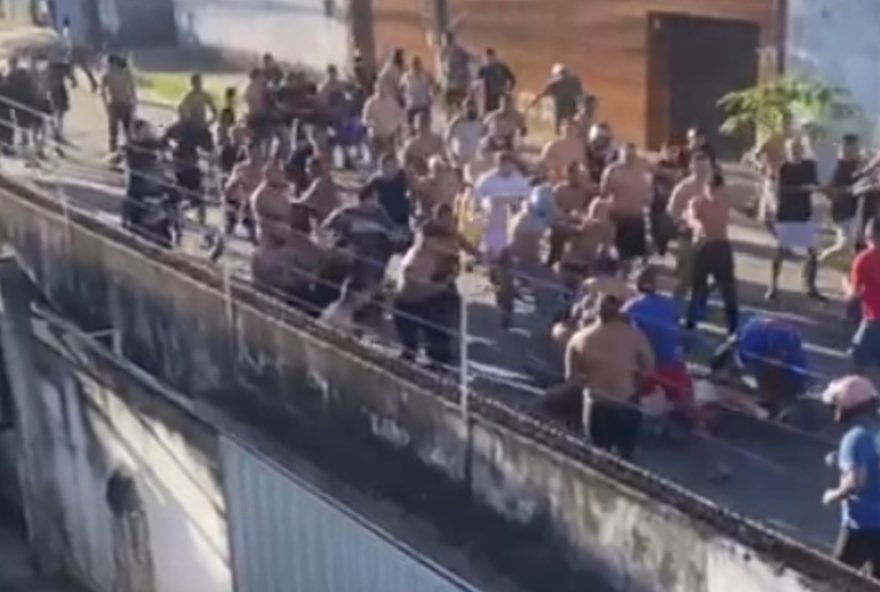 confronto-entre-torcedores-do-ceara-e-fortaleza-antes-do-classico3A-video-mostra-briga-generalizada