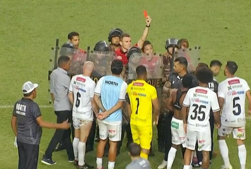 confusao-e-ofensas-marcam-jogo-entre-america-mg-e-north3A-violencia-verbal-ao-arbitro-gera-polemica-no-campeonato-mineiro confusao-e-ofensas-marcam-jogo-entre-america-mg-e-north3A-violencia-verbal-ao-arbitro-gera-polemica-no-campeonato-mineiro