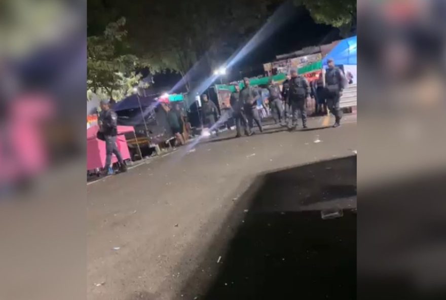 confusao-entre-moradores-e-pms-marca-encerramento-do-carnaval-em-santa-adelia-sp-video confusao-entre-moradores-e-pms-marca-encerramento-do-carnaval-em-santa-adelia-sp-video