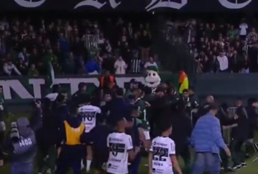 confusao-no-jogo-entre-coritiba-e-goias-resulta-em-seis-expulsoes3A-entenda-as-justificativas-do-arbitro