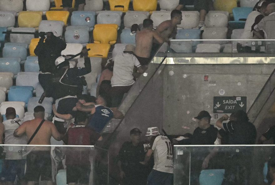 confusao-no-setor-visitante-do-maracana-adia-reinicio-de-fluminense-x-lanus