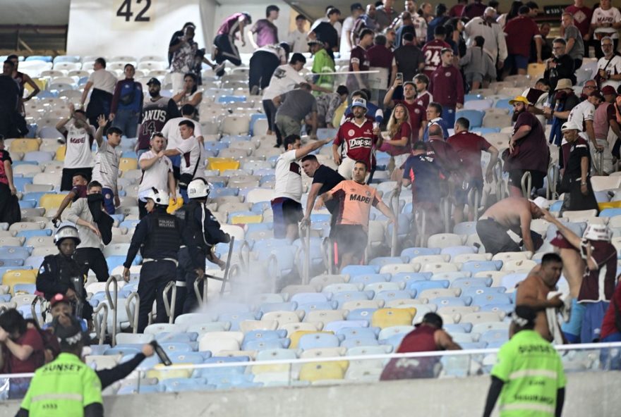 confusao-policial-e-torcedores-atrasam-2o-tempo-do-fluminense-x-lanus