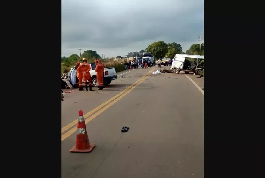 Acidente interditou parte da pista causando congestionamento. (Foto: Reprodução)