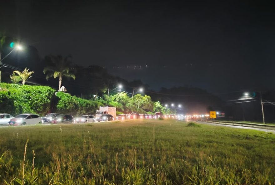 congestionamento-intenso-na-mogi-bertioga-no-carnaval2C-com-lentidao-entre-km-59-e-822C-alerta-cnl congestionamento-intenso-na-mogi-bertioga-no-carnaval2C-com-lentidao-entre-km-59-e-822C-alerta-cnl