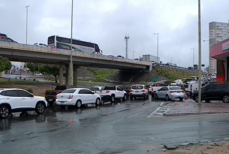 congestionamentos-na-ponte-presidente-dutra-dificultam-transito-entre-petrolina-e-juazeiro2C-bahia3A-medidas-urgentes-necessarias