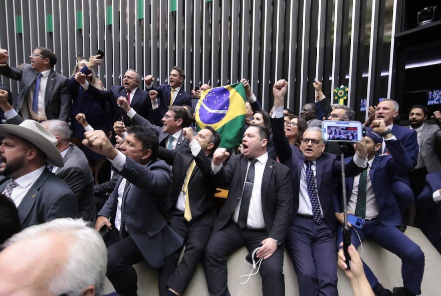 congreso-de-brasil-busca-revocar-la-amnistia-a-bolsonaro-y-reducir-penas-a-golpistas