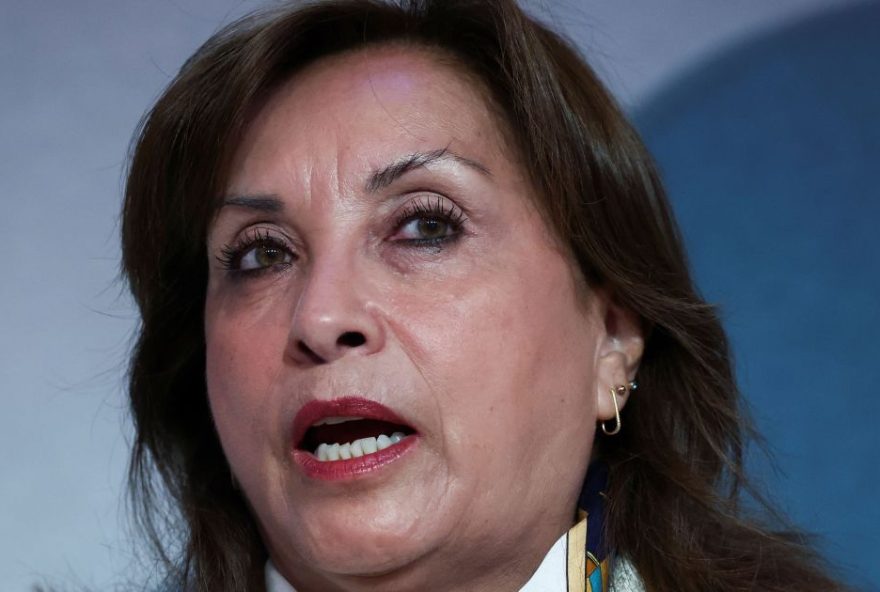 congresso-peruano-destitui-a-presidente-dina-boluarte-por-incapacidade-moral