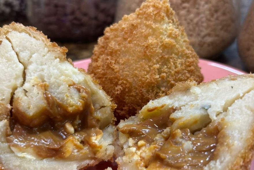 conheca-as-coxinhas-diferentonas-de-salvador3A-de-caranguejo-a-doce-de-leite-experimente-sabores-inusitados-no-dia-da-coxinha