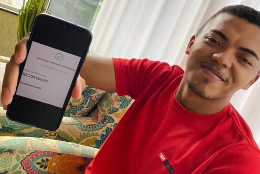 conheca-leandro-pinheiro3A-o-estudante-que-devolveu-pix-de-r24-200-mil-apos-engano-de-empresario conheca-leandro-pinheiro3A-o-estudante-que-devolveu-pix-de-r24-200-mil-apos-engano-de-empresario