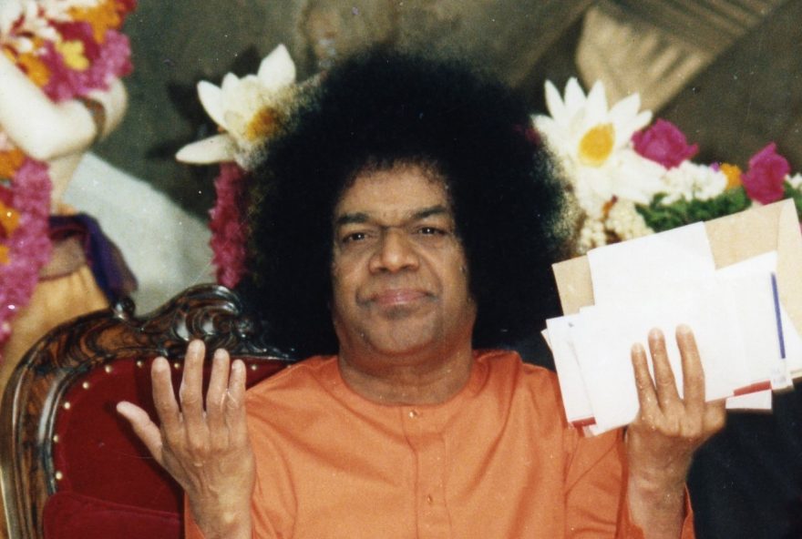 conheca-mais-sobre-o-guru-indiano-que-ganhou-devocao-de-maduro-e-outros-chavistas conheca-mais-sobre-o-guru-indiano-que-ganhou-devocao-de-maduro-e-outros-chavistas