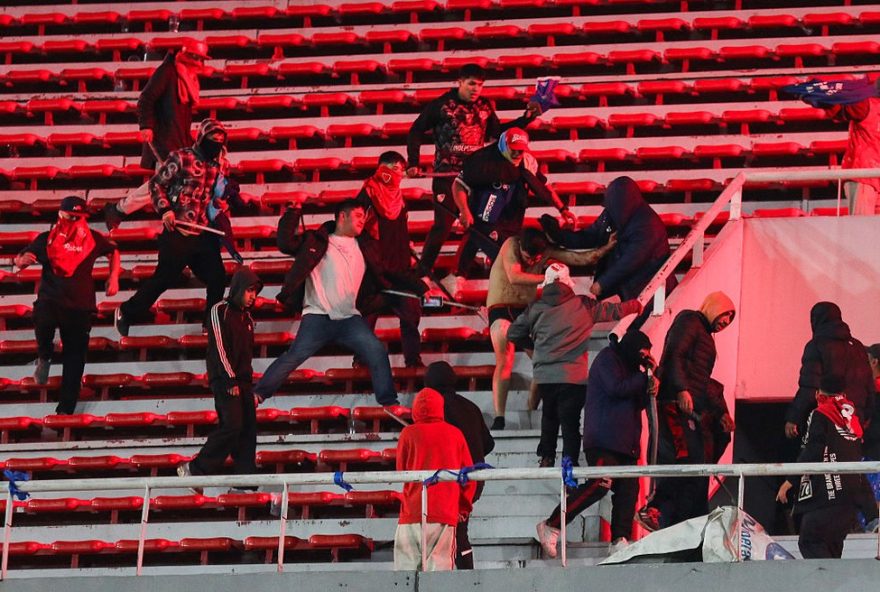 conmebol-elimina-independiente-da-sul-americana-apos-briga-entre-torcidas3A-universidad-de-chile-avanca-para-quartas-de-final