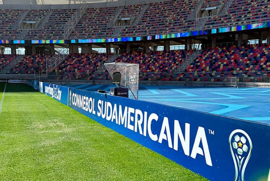 conmebol-oficializa3A-var-sera-posicionado-do-lado-oposto-ao-banco-de-reservas-em-competicoes.-novo-local-visa-proporcionar-melhorias-para-os-arbitros