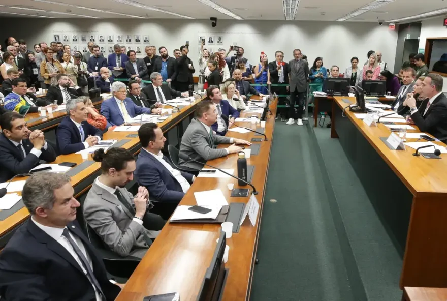 conselho-de-etica-decide-arquivar-representacao-contra-eduardo-bolsonaro