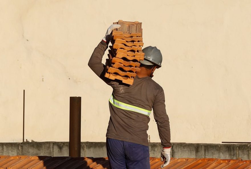 Necessidade fez 85%das empresas de construção civil ocuparem parte do tempo formando profisisonais para a área. (Foto: Fernando Frazão/Agência Brasil)