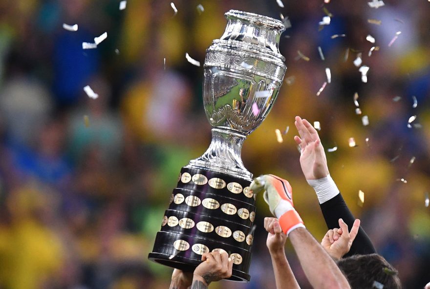 RIO DE JANEIRO, BRAZIL - JULY 07: Dani Alves of Brazil lifts the trophy after winning the Copa America Brazil 2019 Final match between Brazil and Peru at Maracana Stadium on July 07, 2019 in Rio de Janeiro, Brazil. (Photo by Pedro Vilela/Getty Images)