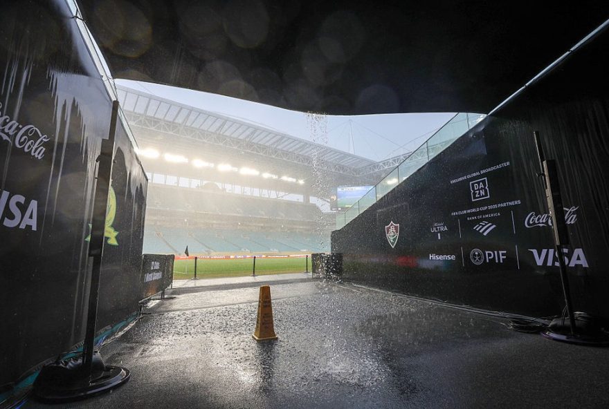 copa-do-mundo-de-clubes3A-jogos-paralisados-por-condicoes-climaticas-extremas