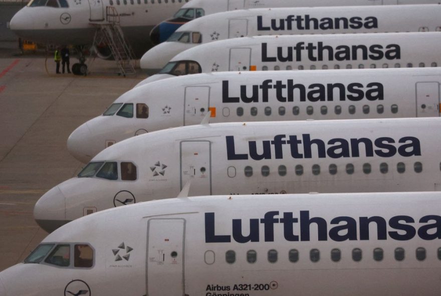 copiloto-sofre-mal-subito-e-aviao-da-lufthansa-fica-sem-comando-por-10-minutos3A-licao-de-seguranca-aerea