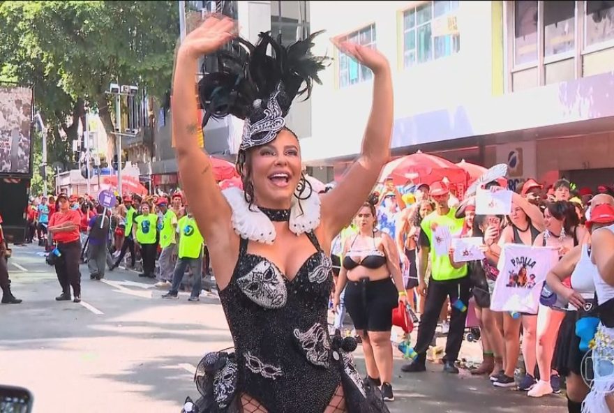 cordao-da-bola-preta-celebra-107-carnavais-com-a-rainha-paolla-oliveira-no-centro-do-rio cordao-da-bola-preta-celebra-107-carnavais-com-a-rainha-paolla-oliveira-no-centro-do-rio
