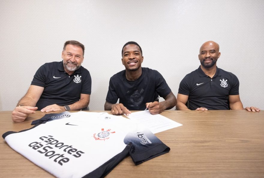 corinthians-anuncia-contratacao-definitiva-de-zagueiro-caca-ate-2028