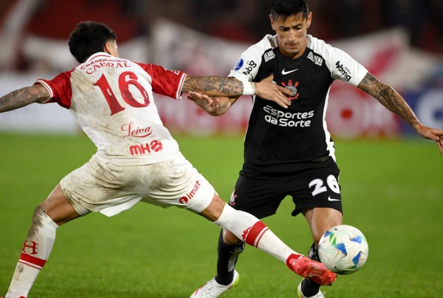 corinthians-e-eliminado-da-sul-americana-apos-derrota-para-os-reservas-do-huracan