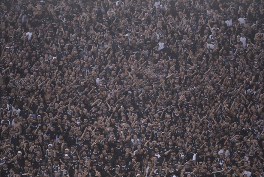 SP - SAO PAULO - 03/08/2025 - BRASILEIRO A 2025, CORINTHIANS X FORTALEZA - Torcida do Corinthians durante partida contra Fortaleza no estadio Arena Corinthians pelo campeonato Brasileiro A 2025. Foto: Alan Morici/AGIF