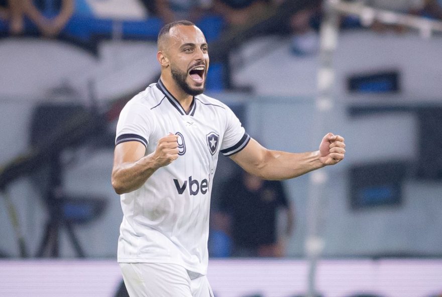 corinthians-monitora-atacante-arthur-cabral-do-botafogo RS - PORTO ALEGRE - 04/02/2026 - BRASILEIRO A 2026, GREMIO X BOTAFOGO - Arthur Cabral jogador do Botafogo comemora seu gol durante partida contra o Gremio no estadio Arena do Gremio pelo campeonato Brasileiro A 2026. Foto: Maxi Franzoi/AGIF