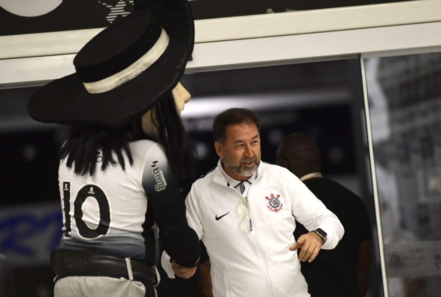 corinthians-quita-salarios-atrasados-e-mantem-lideranca-no-paulistao
