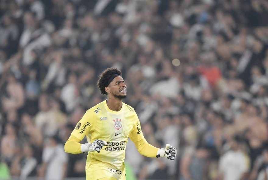 corinthians-recusa-proposta-do-milan-por-hugo-souza3A-entenda-os-detalhes RJ - RIO DE JANEIRO - 21/12/2025 - COPA DO BRASIL 2025, VASCO X CORINTHIANS - Hugo Souza goleiro do Corinthians comemora gol durante partida contra o Vasco no estadio Maracana pelo campeonato Copa Do Brasil 2025. Foto: Thiago Ribeiro/AGIF