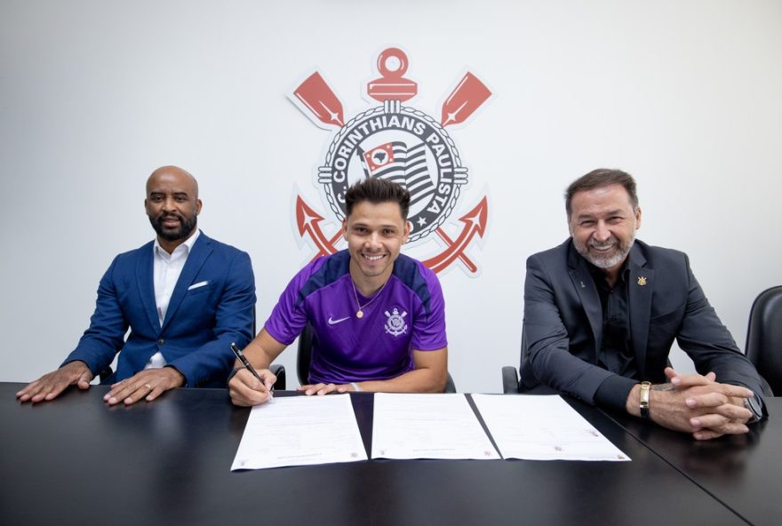 corinthians-renova-contrato-de-angel-romero-ate-2025-em-ano-de-destaque