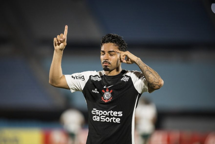 corinthians-renova-contrato-de-matheus-bidu-ate-20273A-lateral-se-mantem-como-peca-chave-no-elenco