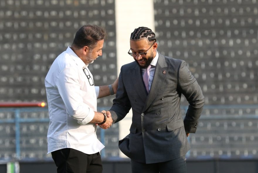 corinthians-revela-bastidores-da-contratacao-de-memphis-depay-em-treino-aberto