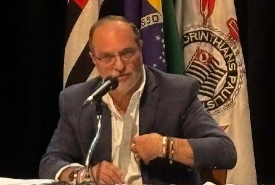 corinthians-suspende-votacao-e-amplia-debate-sobre-mudancas-no-estatuto