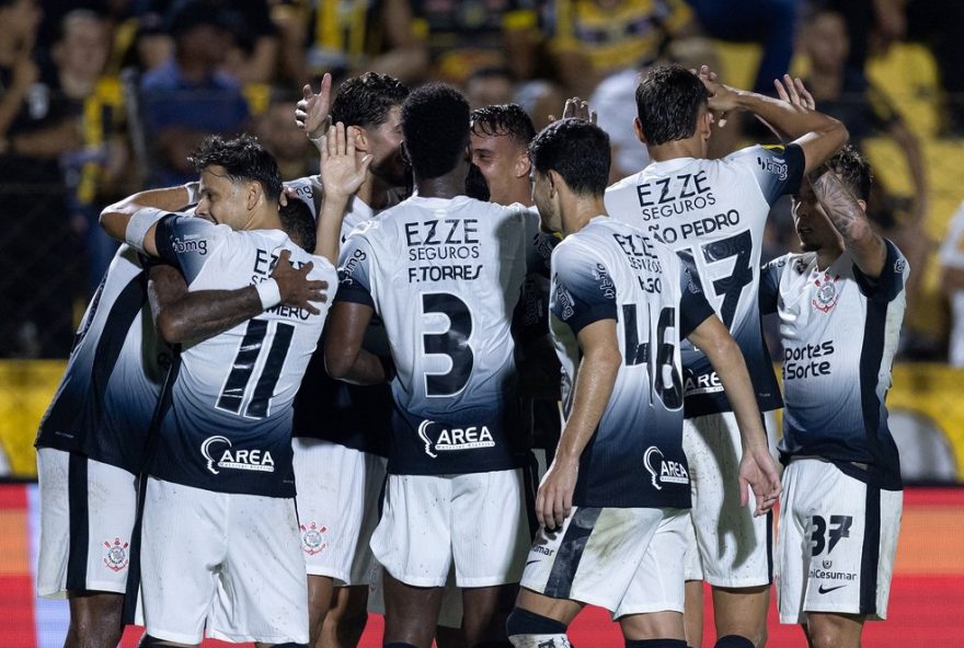 corinthians-vence-novorizontino-com-gol-de-cabeca-e-se-aproxima-do-mata-mata3A-emiliano-reconhece-atuacao-instavel