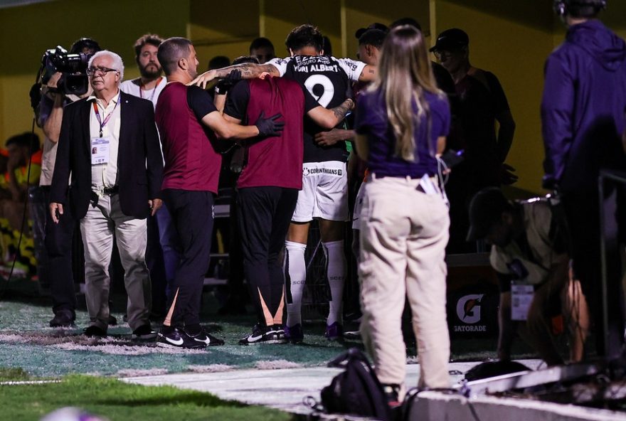 corinthians3A-yuri-alberto-se-lesiona-na-coxa-durante-vitoria-sobre-sao-bernardo corinthians3A-yuri-alberto-se-lesiona-na-coxa-durante-vitoria-sobre-sao-bernardo