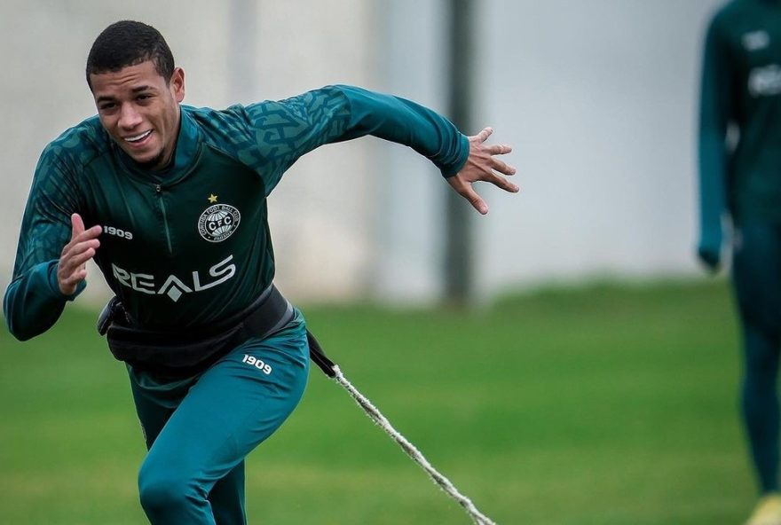 coritiba-anuncia-rescisao-de-contrato-com-lateral-direito-jhonny2C-que-deve-rumar-ao-volta-redonda3A-detalhes-e-planos-para-a-temporada-na-serie-b