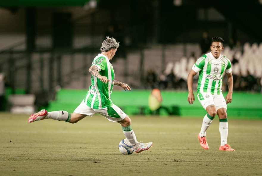 coritiba-encerra-temporada-decepcionante-na-serie-b-em-20243A-pior-marca-desde-pontos-corridos.-planos-para-2025-apos-ausencia-no-g4