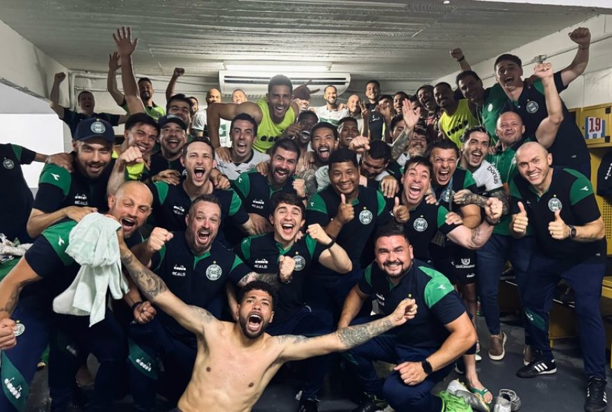 coritiba-mira-acesso-e-titulo-no-couto3A-caminho-para-a-gloria-esta-tracado