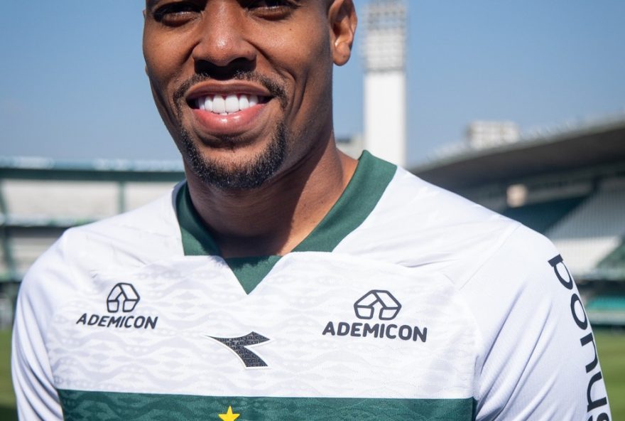 coritiba-reforca-elenco-com-contratacao-do-atacante-iury-castilho-em-busca-do-acesso-a-serie-a-do-brasileiro