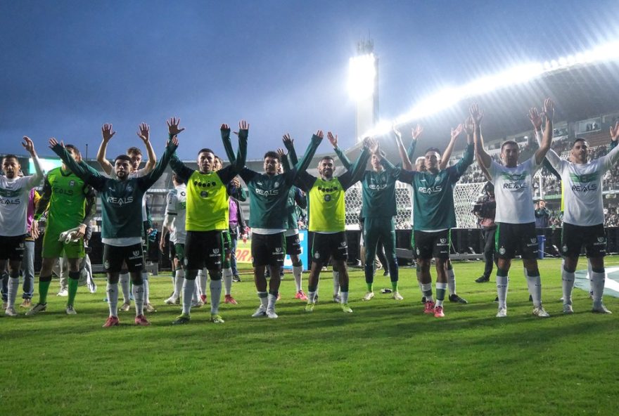 coritiba-se-prepara-para-enfrentar-o-avai-no-couto-pereira3A-atmosfera-unica-e-busca-por-vitoria-no-g4-da-serie-b
