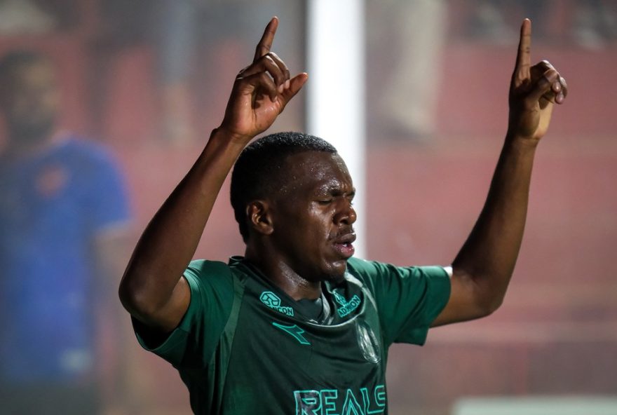 coritiba-vence-vila-nova-e-assume-lideranca-na-serie-b3A-destaque-para-atuacao-brilhante-dos-jogadores-no-jogo