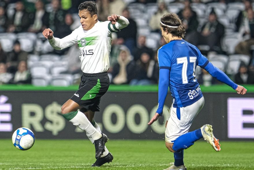 coritiba-x-avai3A-confronto-direto-pelo-g-4-da-serie-b-em-jogo-no-couto-pereira