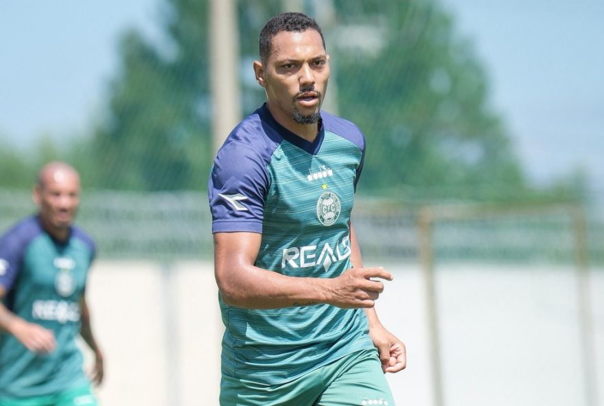 coritiba3A-lateral-se-recupera-e-fica-disponivel-contra-o-paysandu