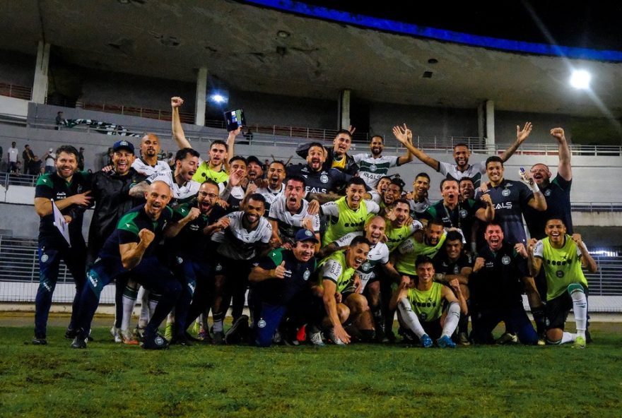 coritiba3A-lideranca-na-serie-b-com-defesa-robusta-e-eficiencia-nas-bolas-paradas