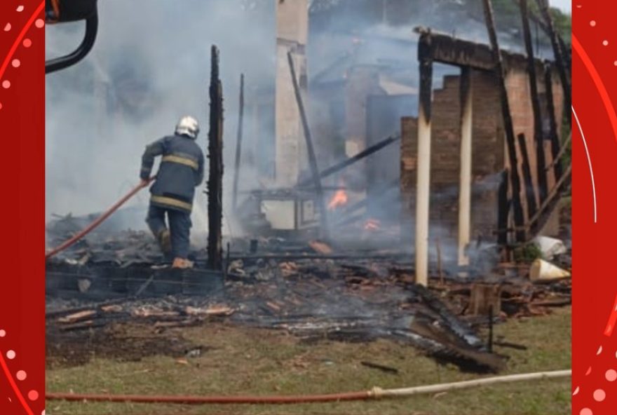 corpo-carbonizado-e-encontrado-em-incendio-que-destruiu-casa-no-parana