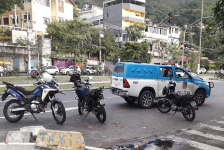 corpo-concretado-e-encontrado-em-casa-de-charitas2C-niteroi3A-policia-investiga-o-caso-no-morro-do-preventorio